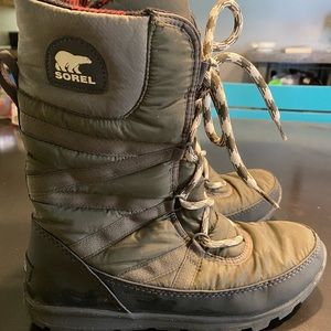 Womens Sorel Whitney tall lace up winter boots. Size 8.5. Olive green